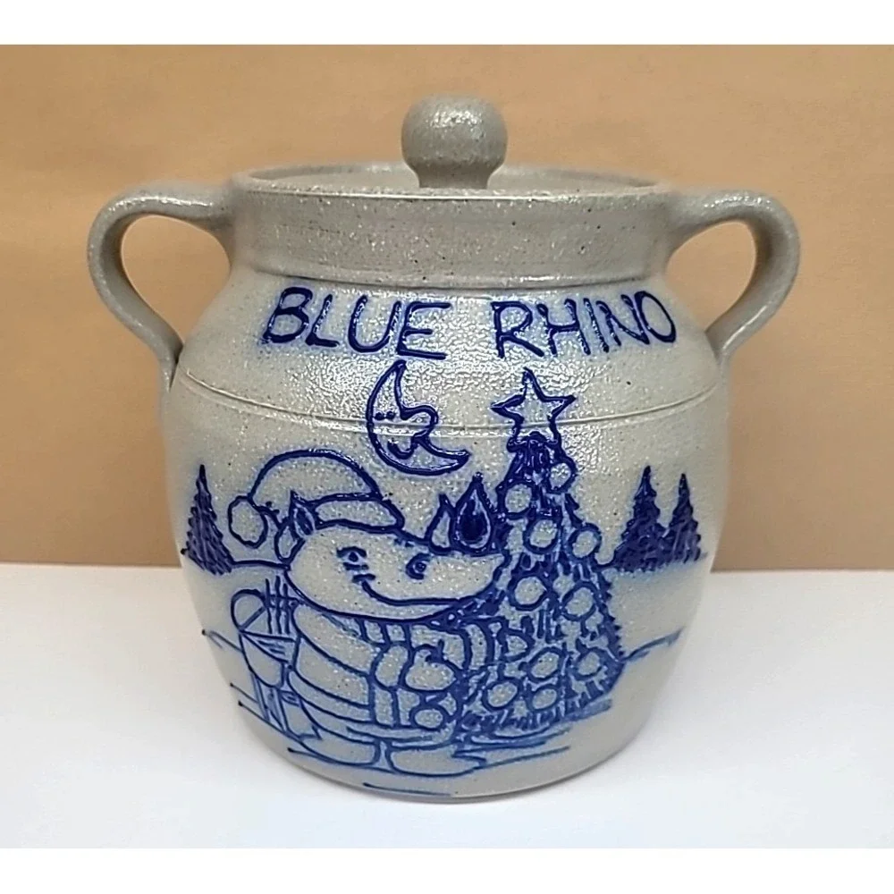 '02 Salmon Falls Pottery Darris McFarland Blue Rhino Christmas 2 Handle Bean Pot